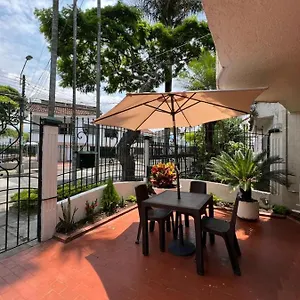apartaestudio-sur-de-cali.cali-hotels.com/